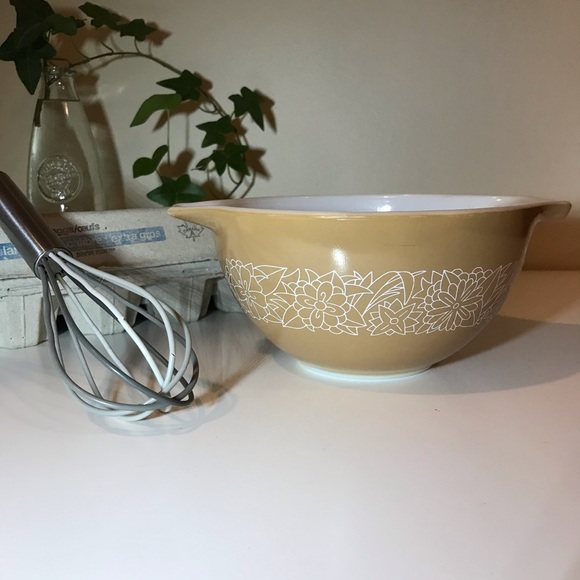 Vintage Woodlands Pyrex Cinderella Bowls - Picture 9 of 11